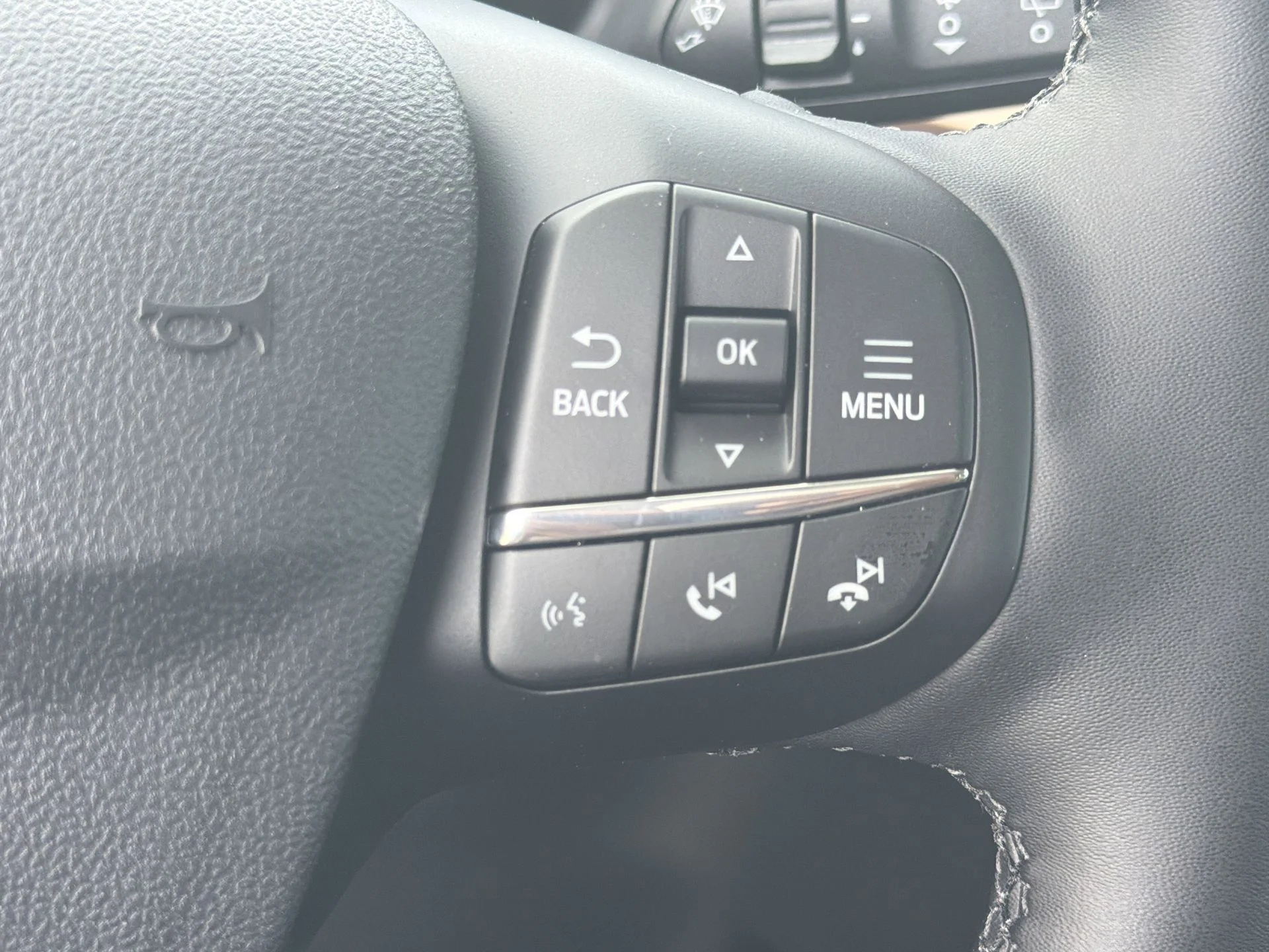New 2026 Carbonized Gray Metallic Ford Outer Banks® image 15