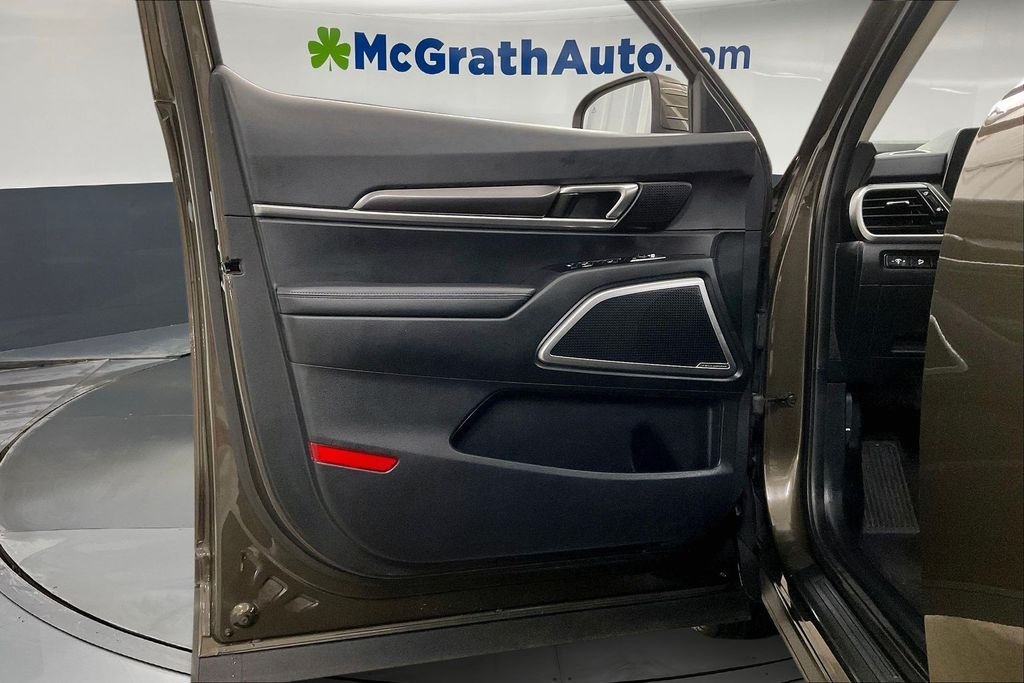 Used 2025 Green Kia S image 27