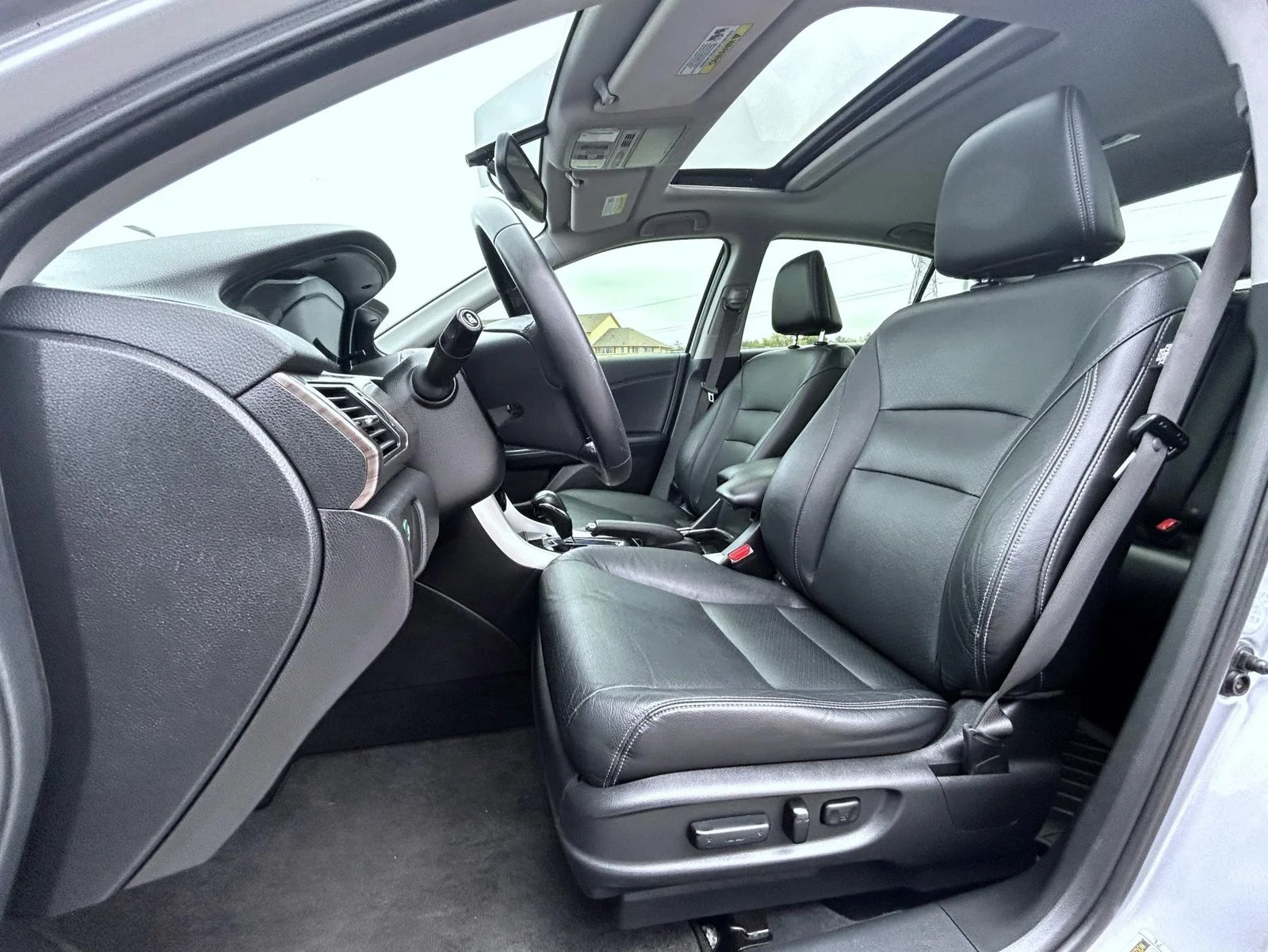 Used 2016 Silver Honda EX-L image 10