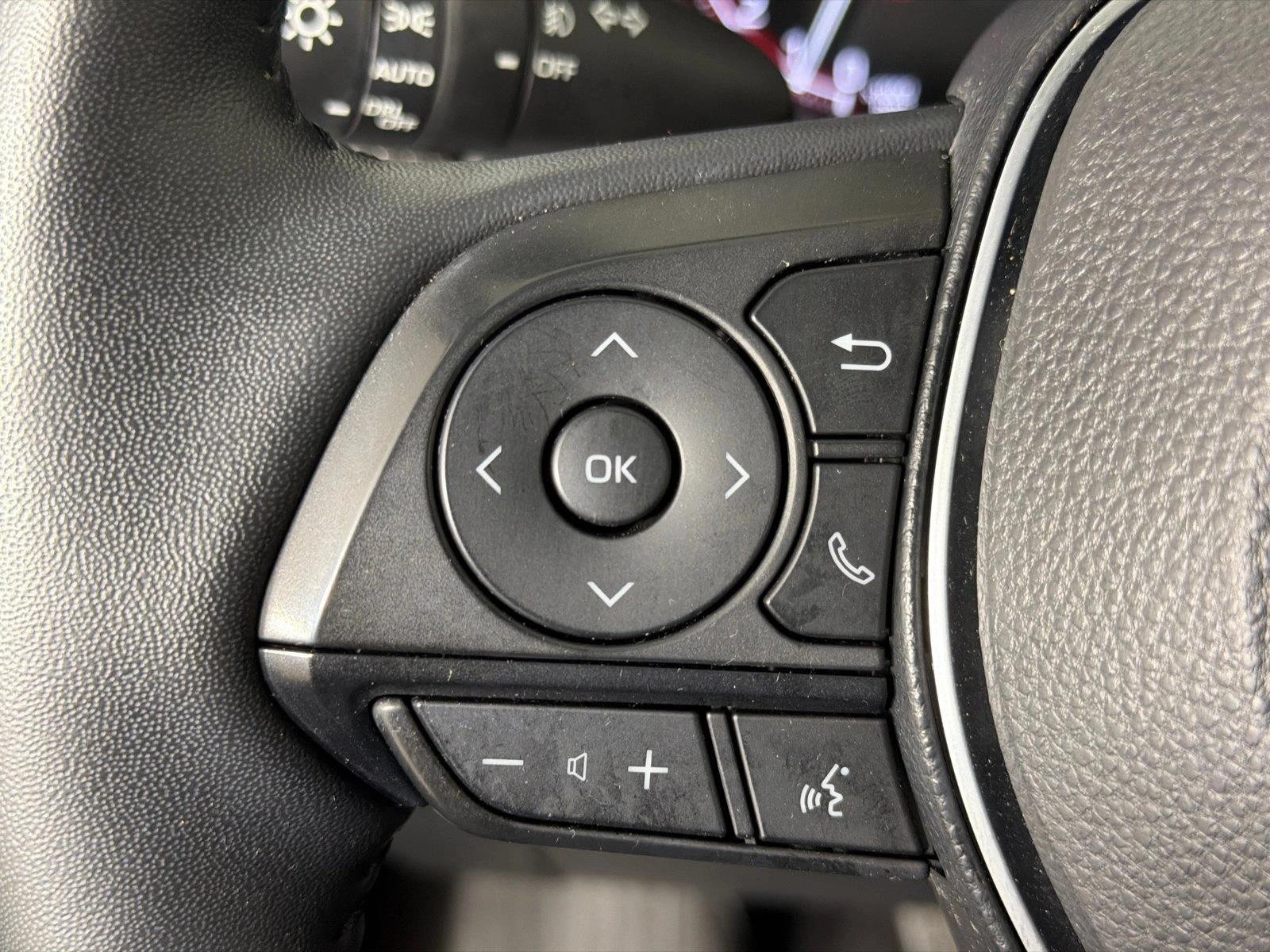 Certified Used 2025  Toyota XLE Premium image 26