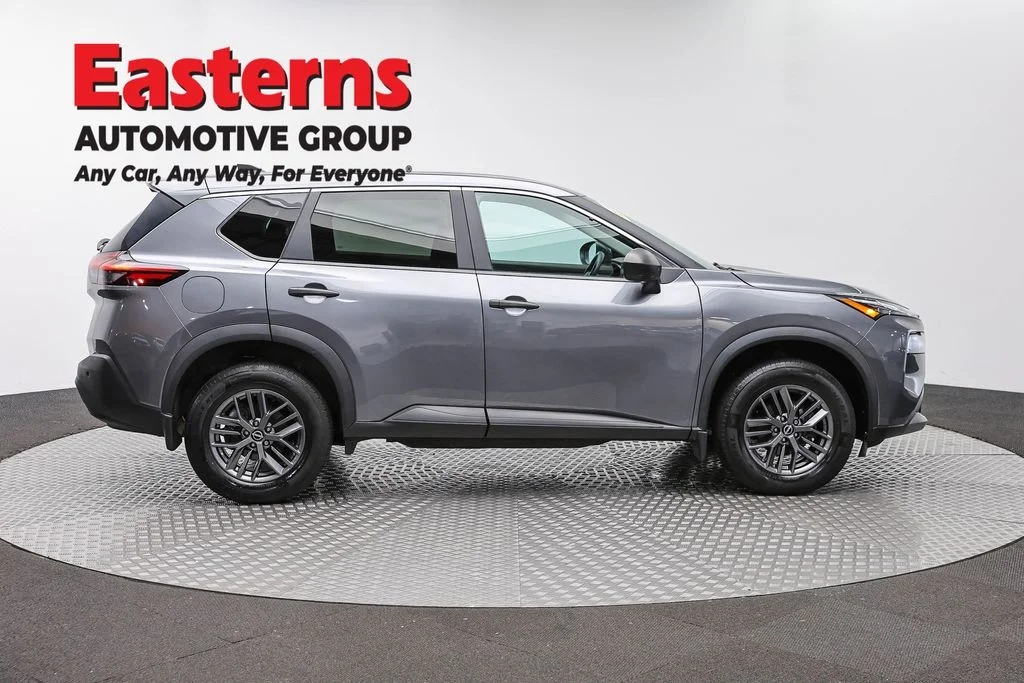 Used 2023 Gray Nissan S image 4