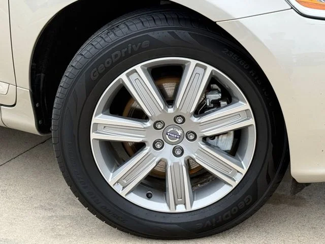 Used 2017 Volvo XC60 T5 Inscription with VIN YV440MRU1H2012962 for sale in Leander, TX