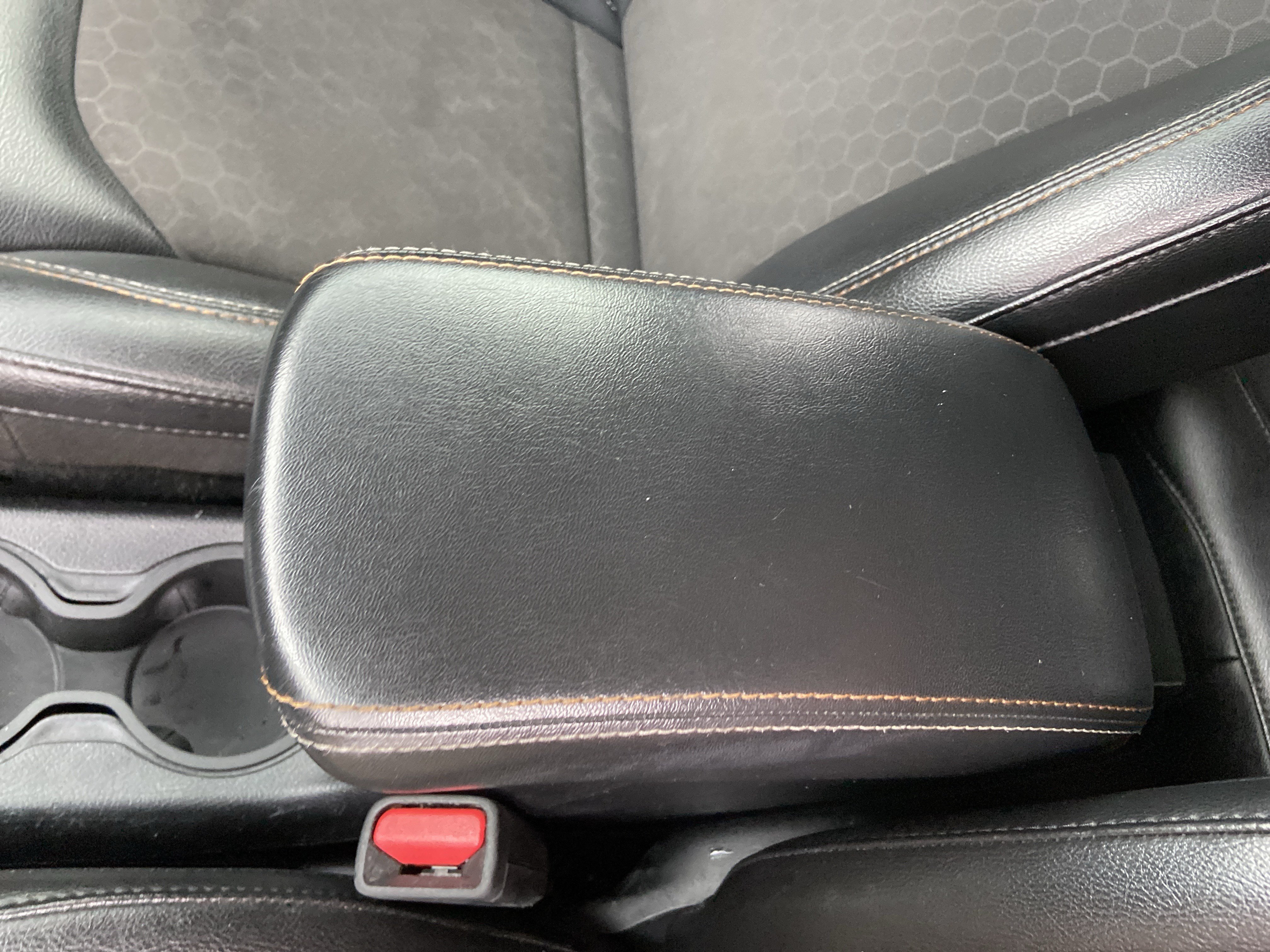 Used 2019 Billet Silver Metallic Clearcoat Jeep Latitude image 41