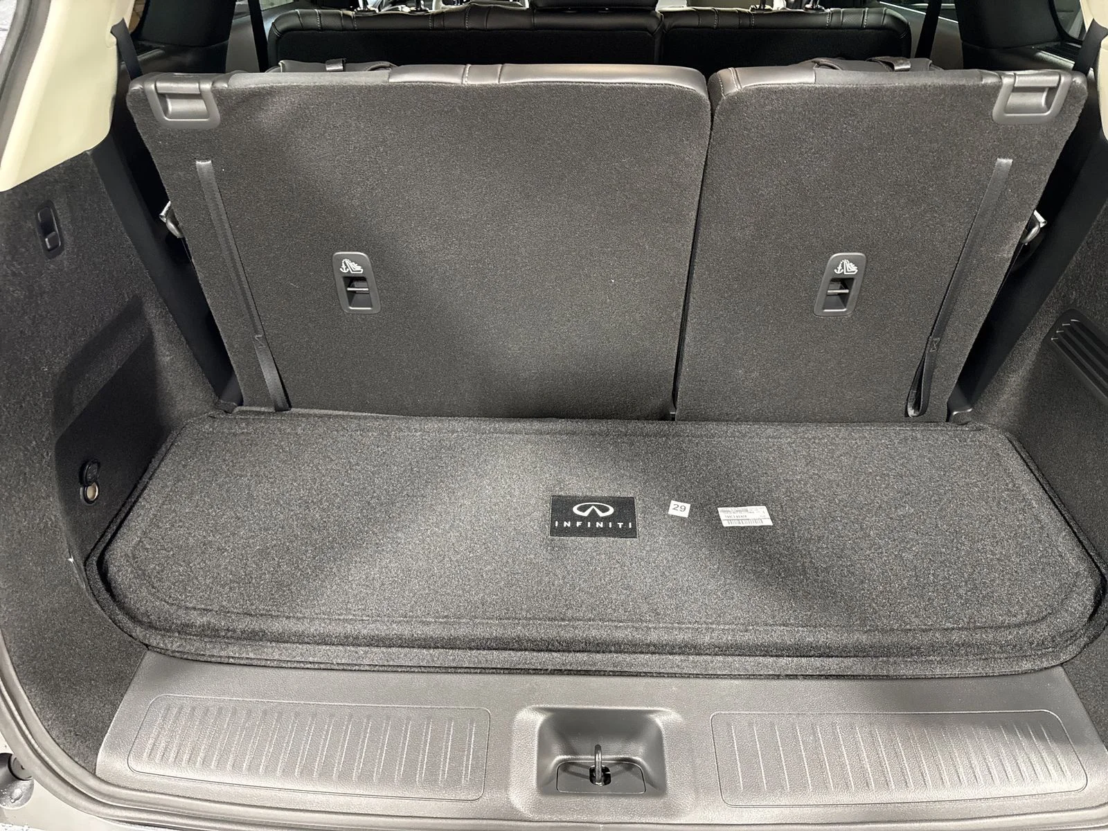 New 2027 GRAPHITE SHADOW INFINITI Luxe AWD image 25