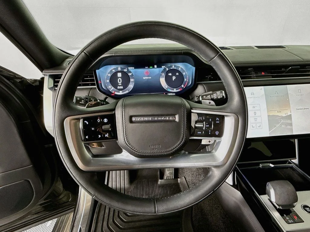 Certified Used 2025 Obsidian Black SV Bespoke Ultra Metallic Gloss Land Rover SE image 12