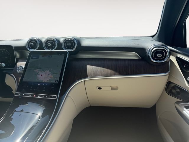 New 2026 Polar White Mercedes-Benz GLC 300 image 10