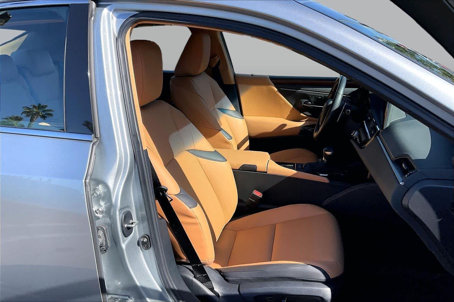 Used 2025 Iridium Lexus  image 8