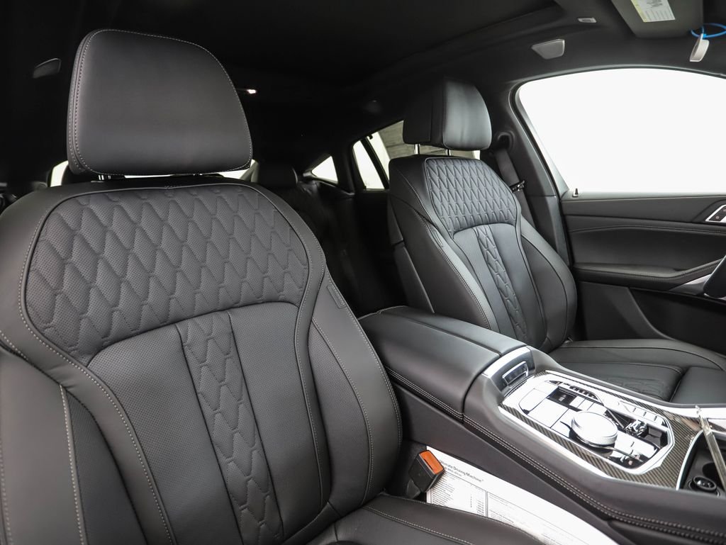 Used 2026 Black Sapphire Metallic BMW M60i image 32