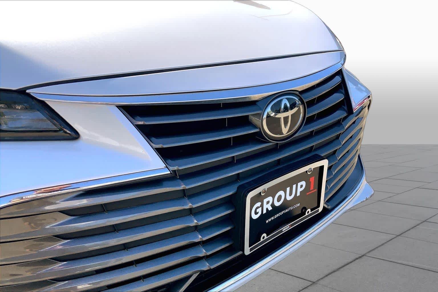 Used 2019 Wind Chill Pearl Toyota XLE image 30