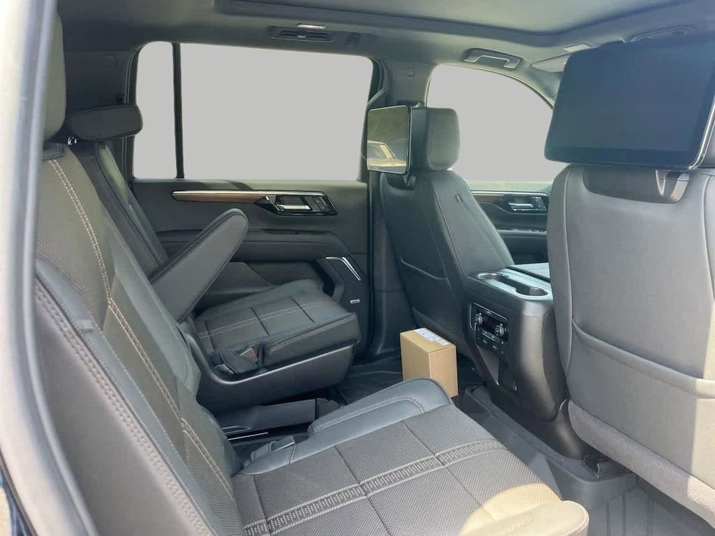 2026 Chevrolet Suburban High Country - Photo 14