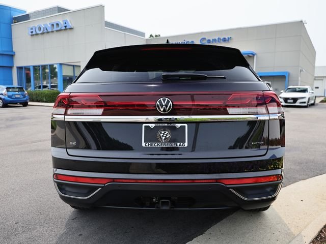 Used 2025 Deep Black Pearl Volkswagen 2.0T SE w/Technology image 10
