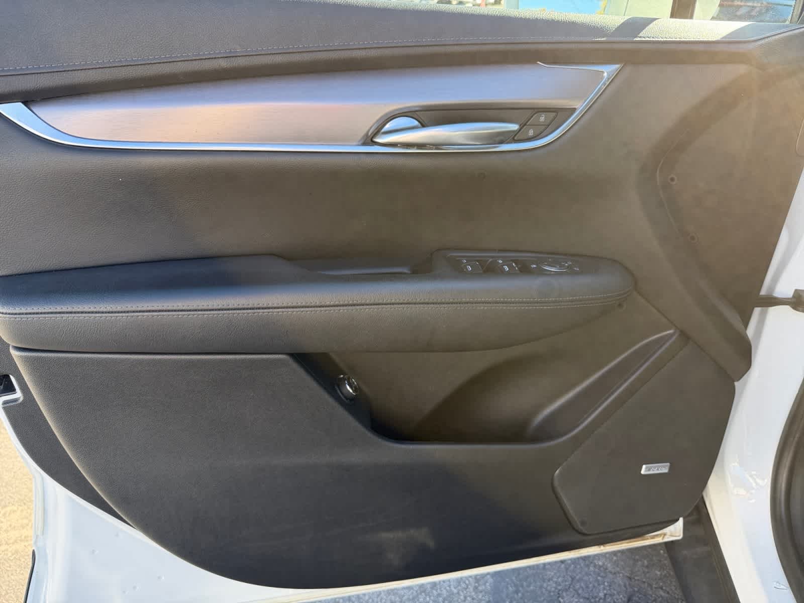 Used 2020 Crystal White Tricoat Cadillac Luxury FWD image 14