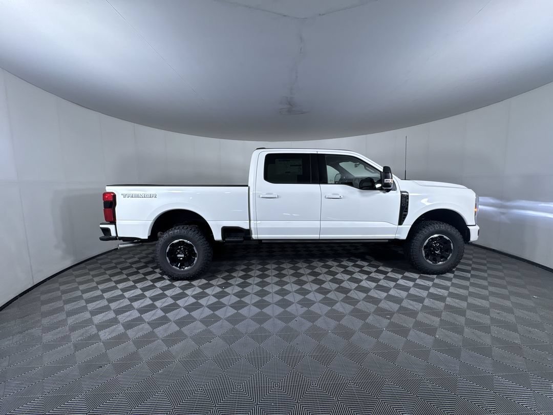 New 2026 Star White Metallic Tri-Coat Ford Lariat image 9