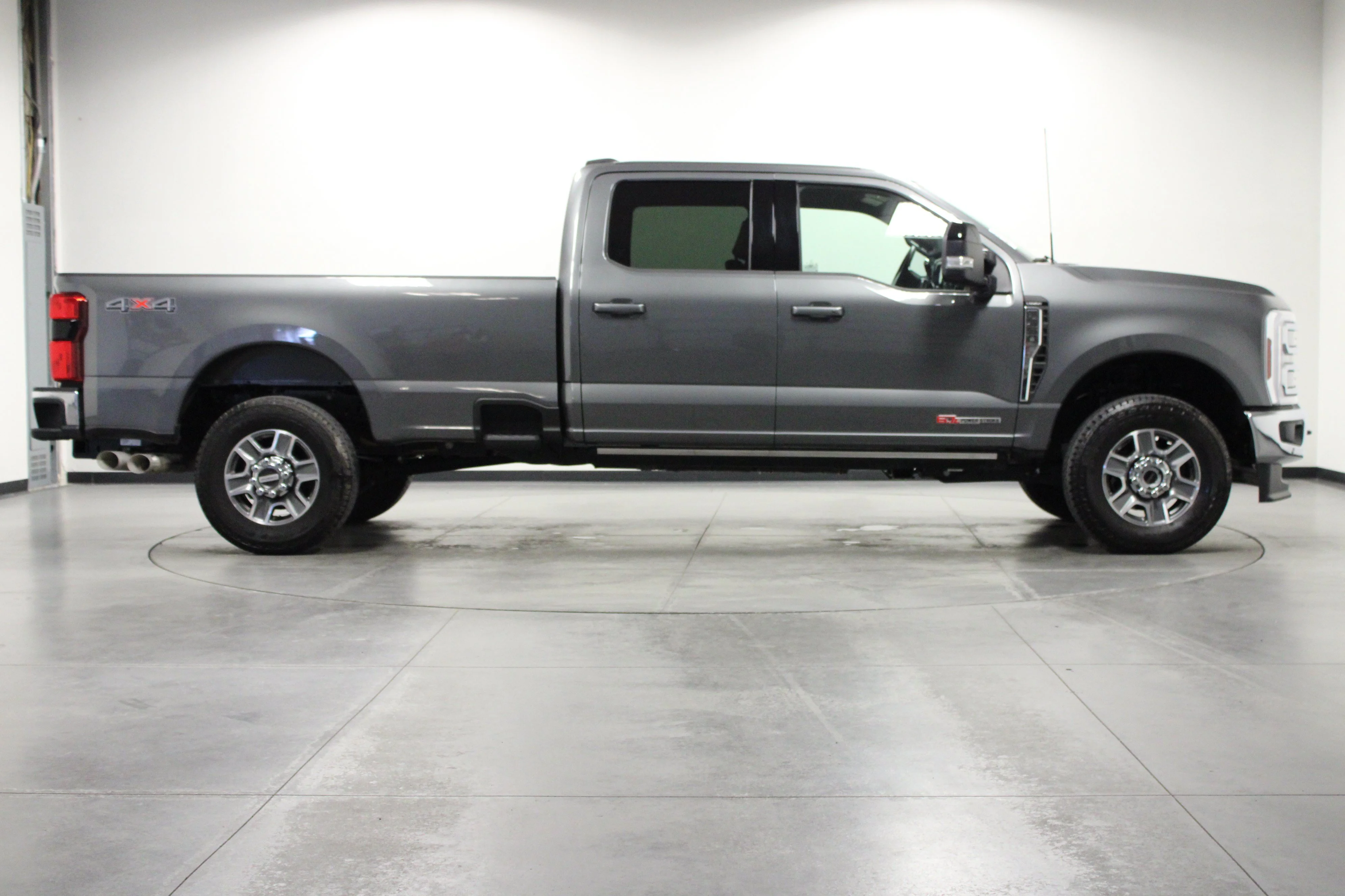 Used 2025 Carbonized Gray Metallic Ford LARIAT image 3