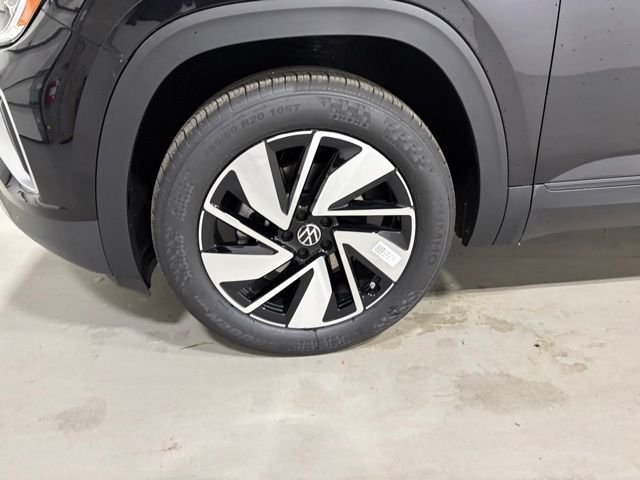 New 2026 Black Volkswagen 2.0T SE w/Technology image 7