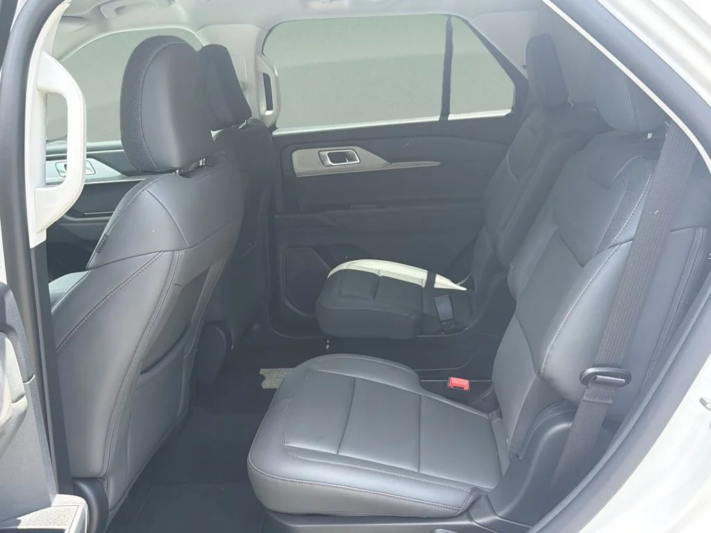New 2026 Star White Metallic Tri-Coat Ford Active image 57