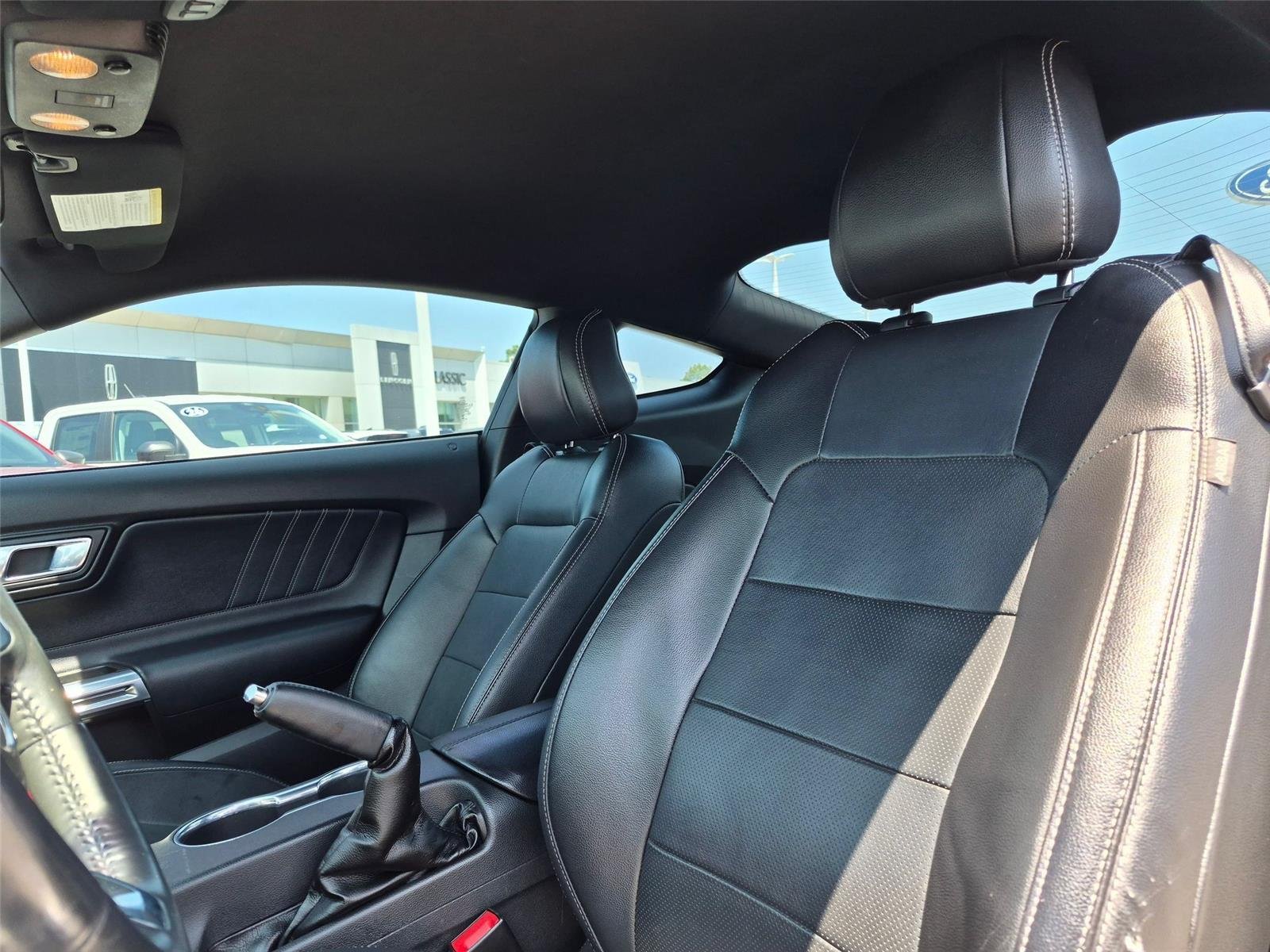 Used 2018  Ford GT Premium image 14