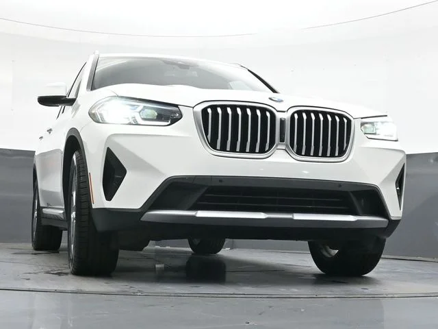 Used 2024  BMW xDrive30i image 39