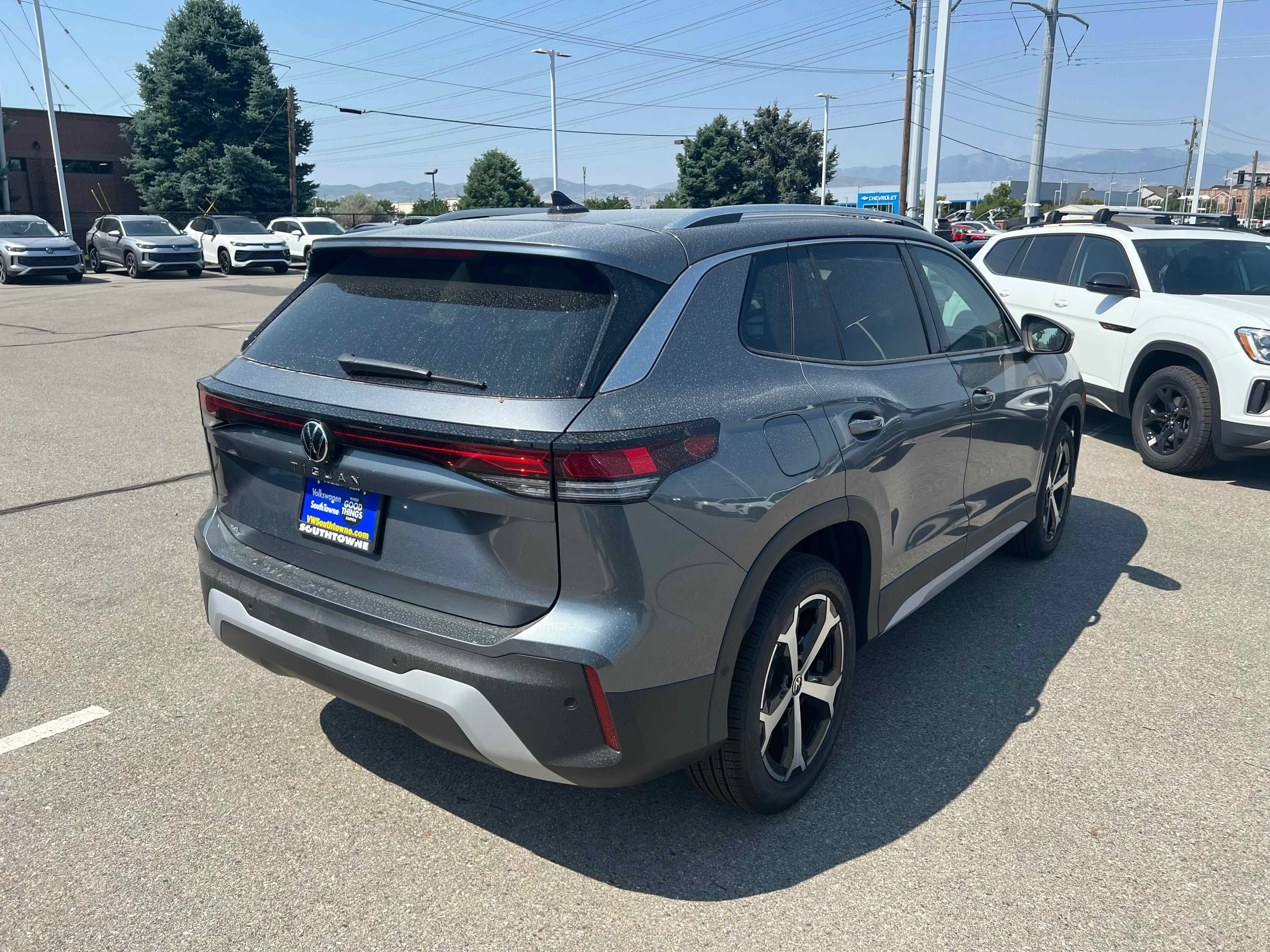 New 2025 Platinum Gray Volkswagen SE image 13
