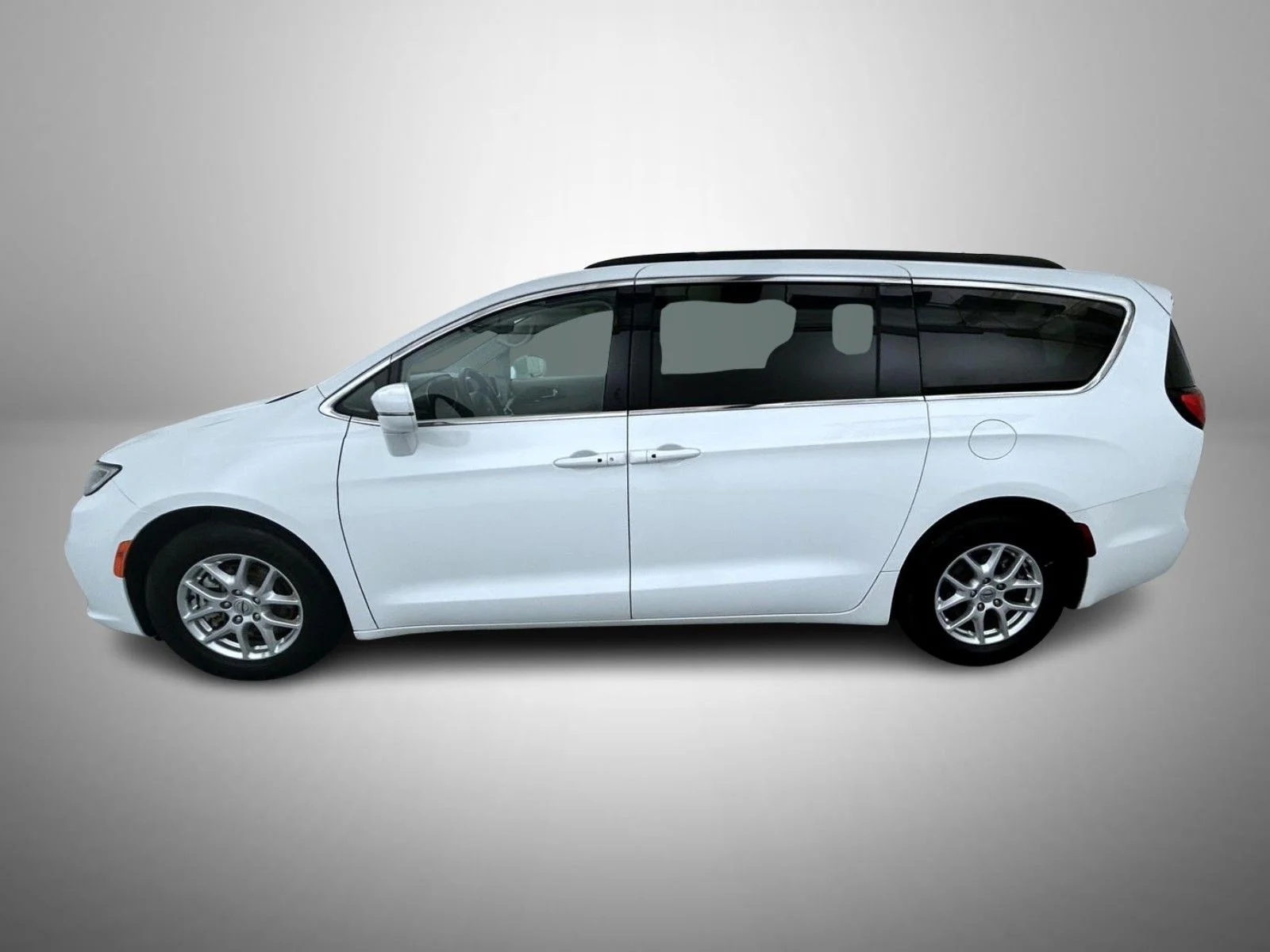 Used 2022 White Chrysler Touring L image 8