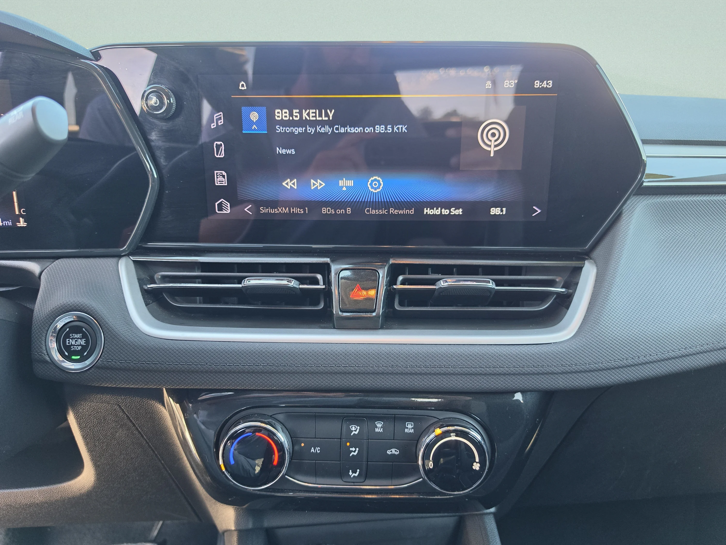 Used 2025 Summit White Chevrolet LT image 26