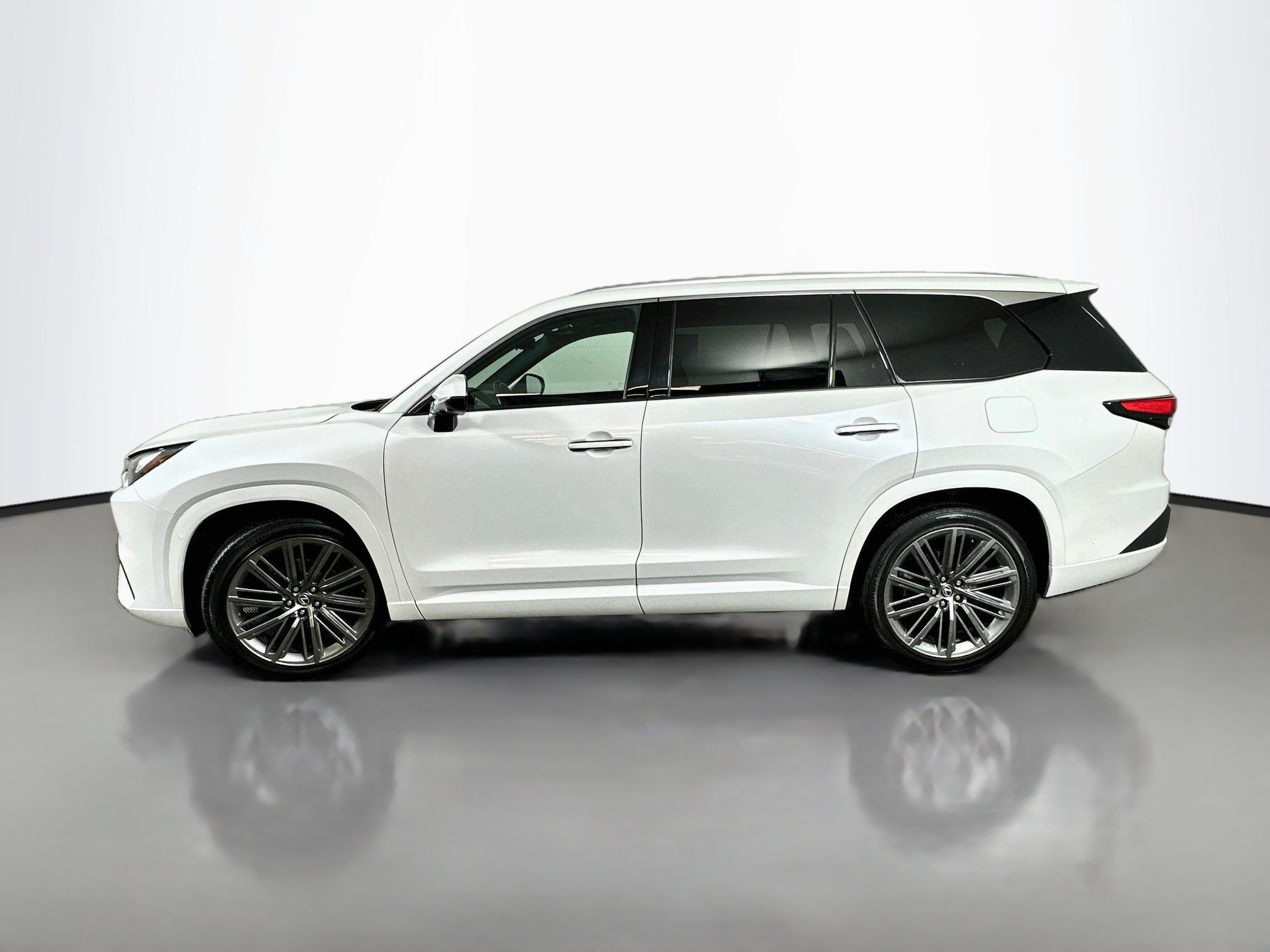 Certified Used 2025 Pearl Lexus 350 Luxury image 4