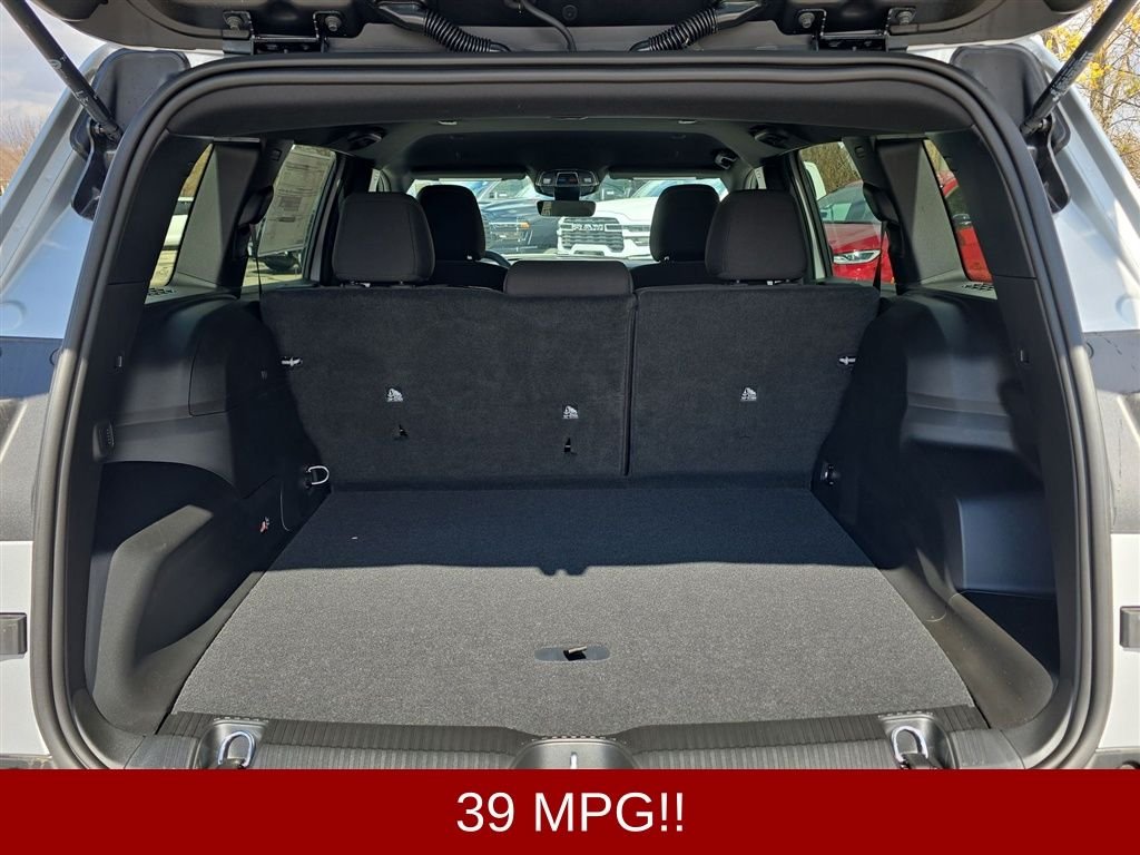 New 2026 Silver Zynith Clearcoat Jeep Laredo image 12