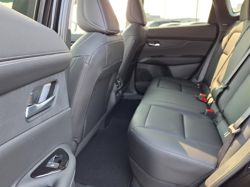 Used 2025 Super Black Nissan SL image 5