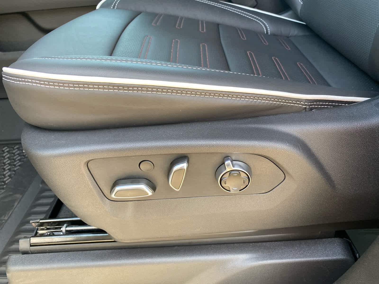2026 GMC Sierra 1500 AT4X - Photo 11