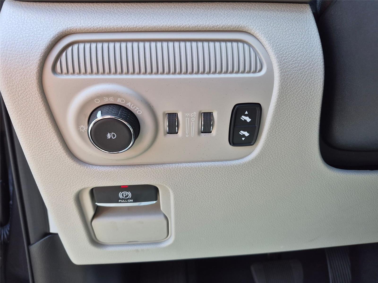 Used 2023 Baltic Gray Metallic Clearcoat Jeep Series II image 15