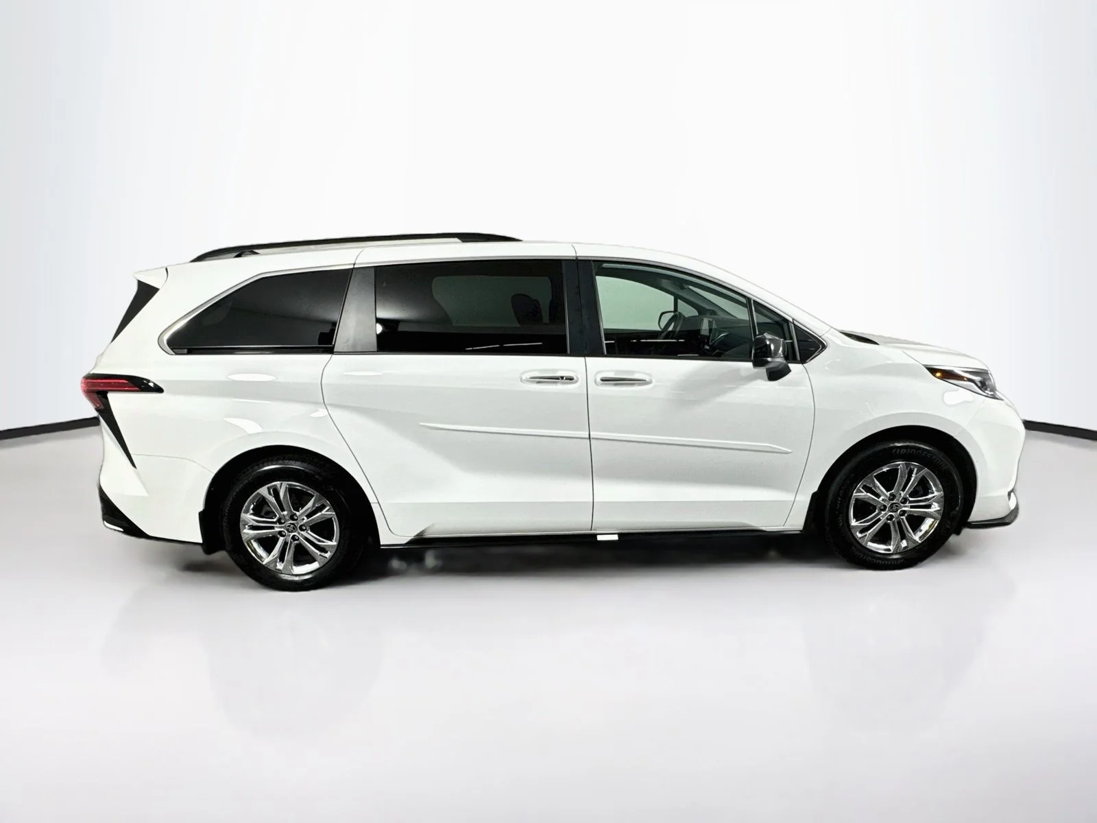 Used 2022 White Toyota XSE image 8