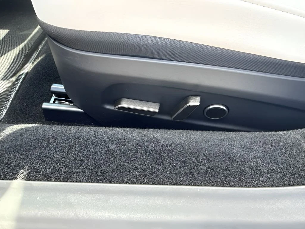 Used 2024  Tesla Base image 10