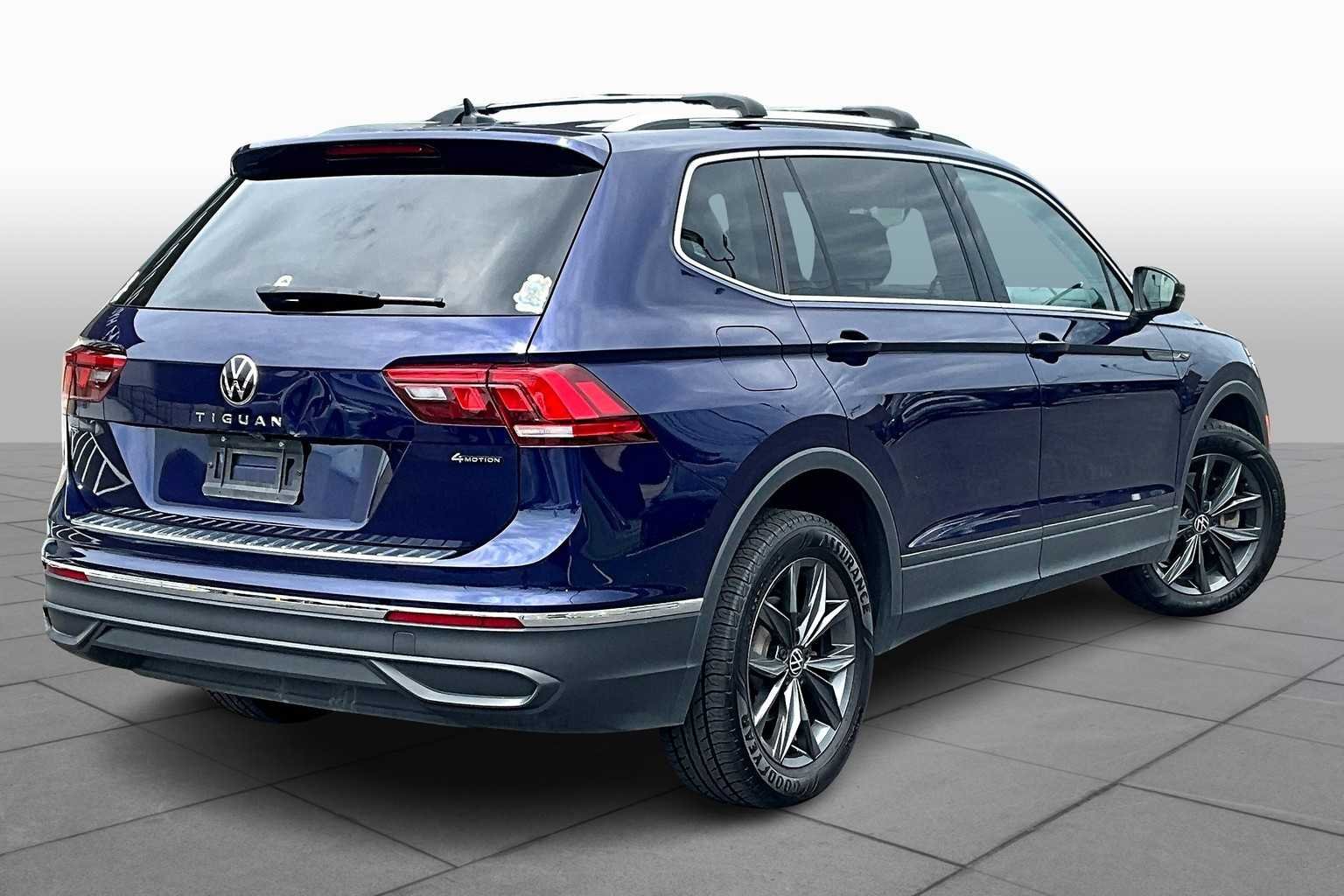 Used 2022 Atlantic Blue Metallic Volkswagen SE image 12