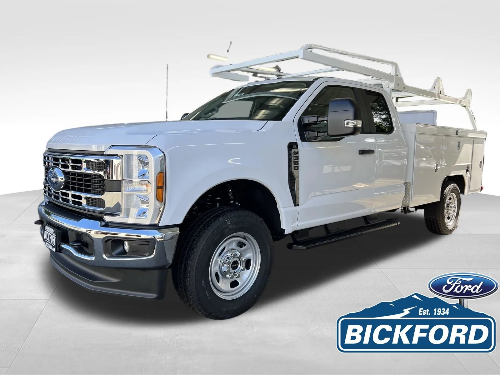 2026 Ford F-350 XL 4x4 SuperCab 168-In SRW's photo