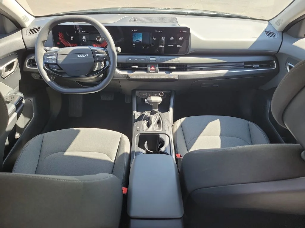 2025 Kia K4 LXS - Photo 11