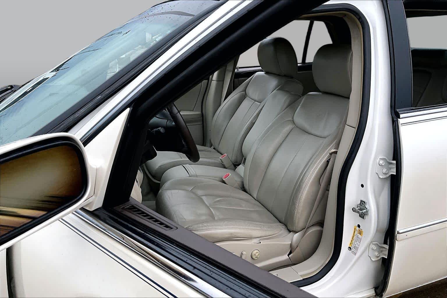 Used 2010 White Diamond Tricoat Cadillac w/1SC image 7