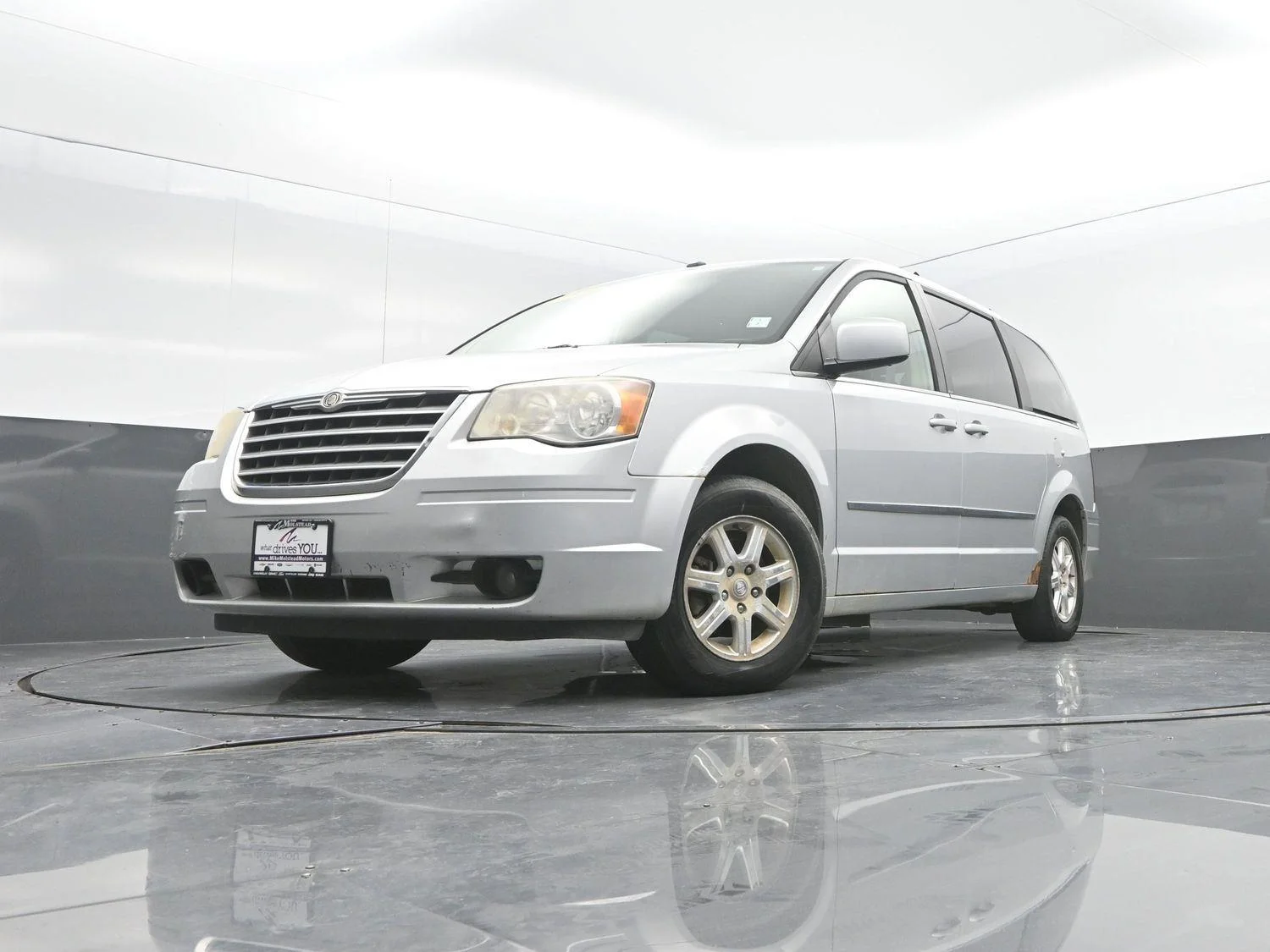 Used 2009 Bright Silver Metallic Chrysler Touring image 42