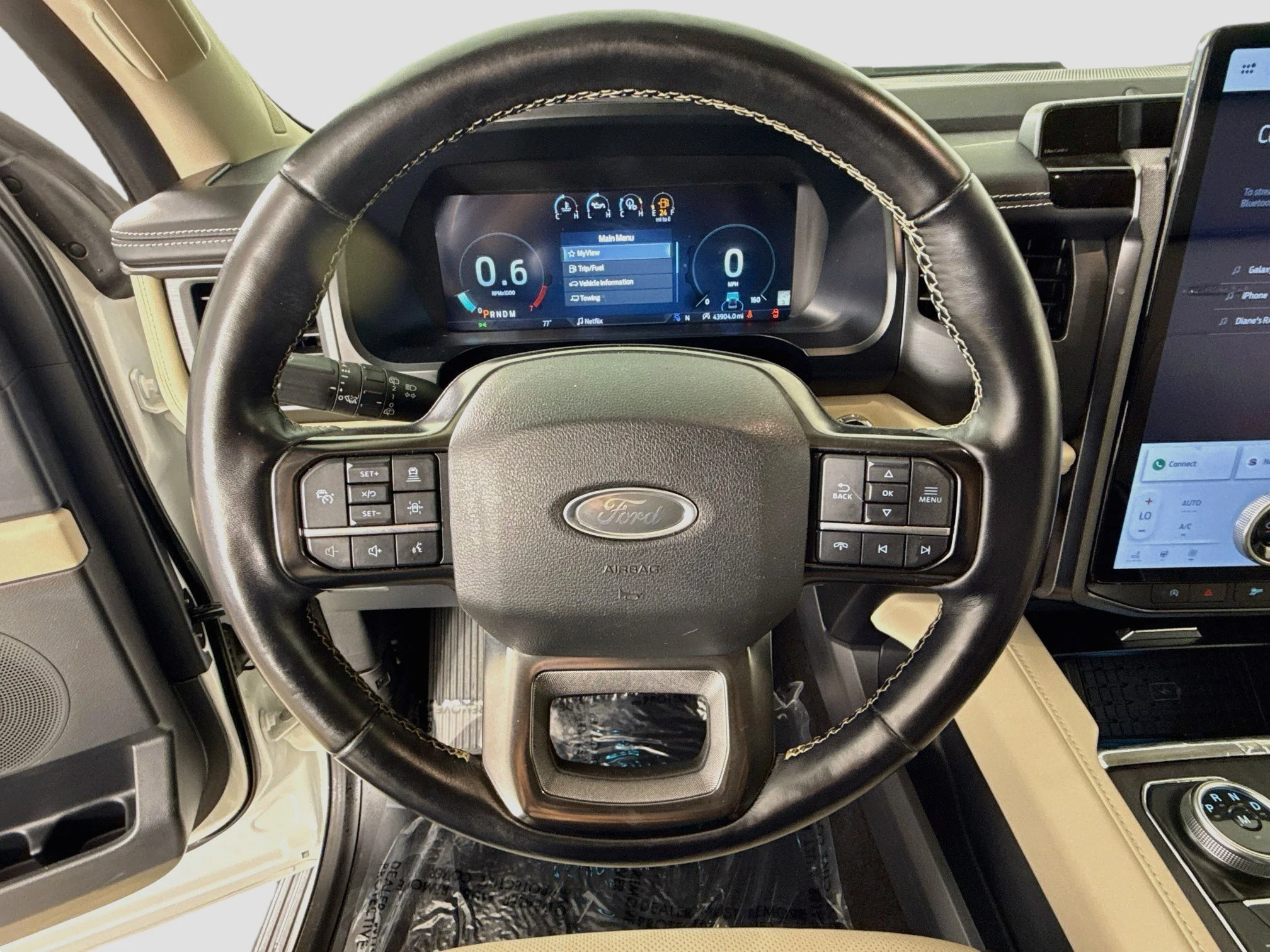 Used 2023  Ford Platinum image 13