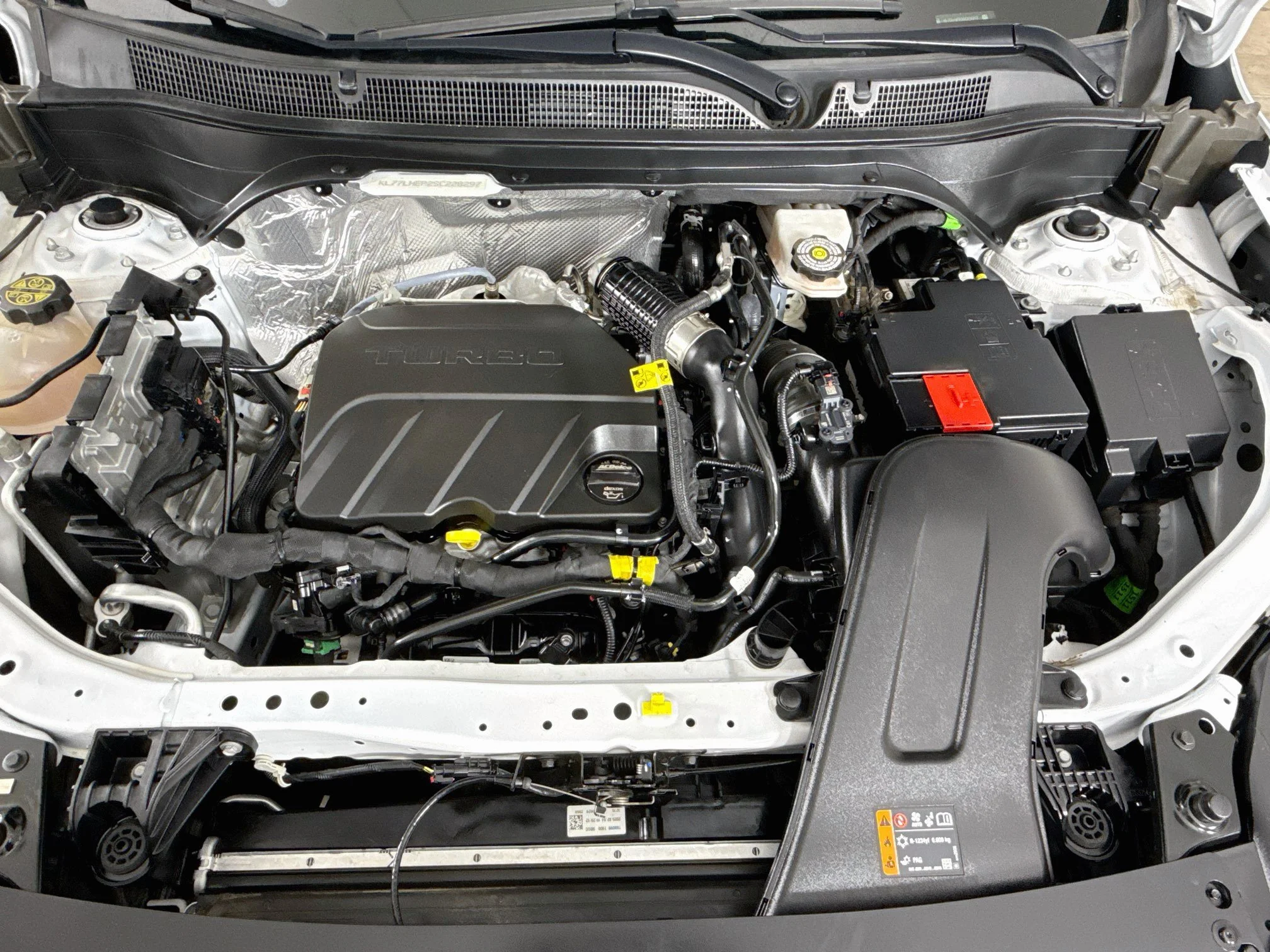 Used 2025 Summit White Chevrolet LT image 32