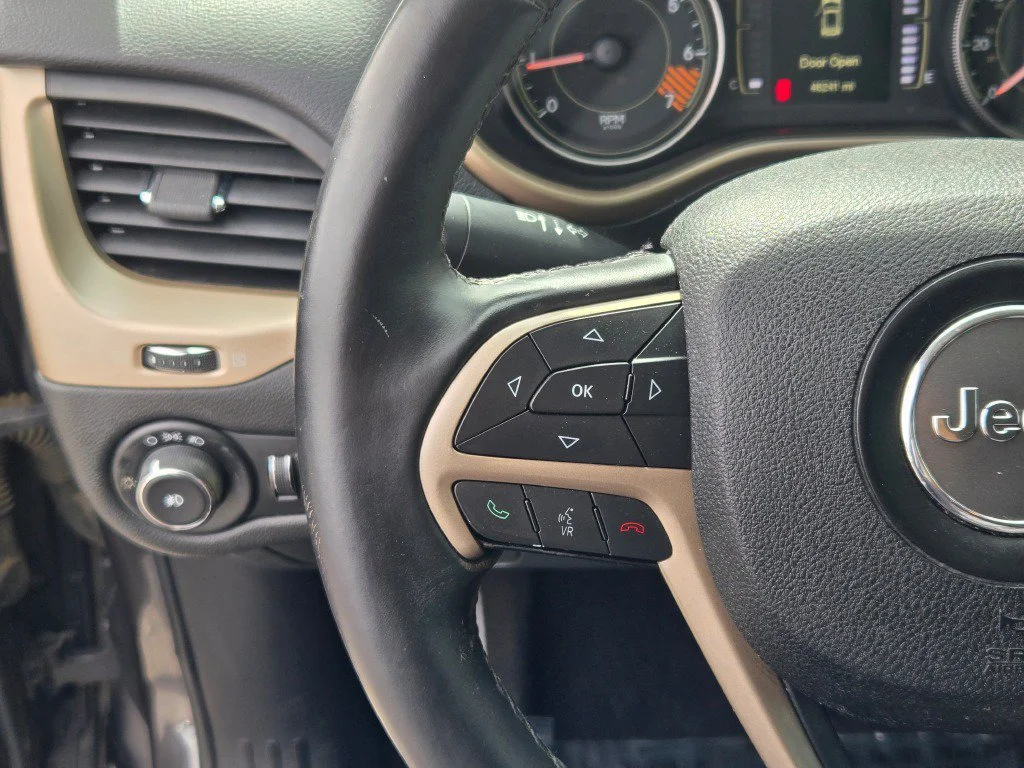Used 2014 Gray Jeep Latitude image 27
