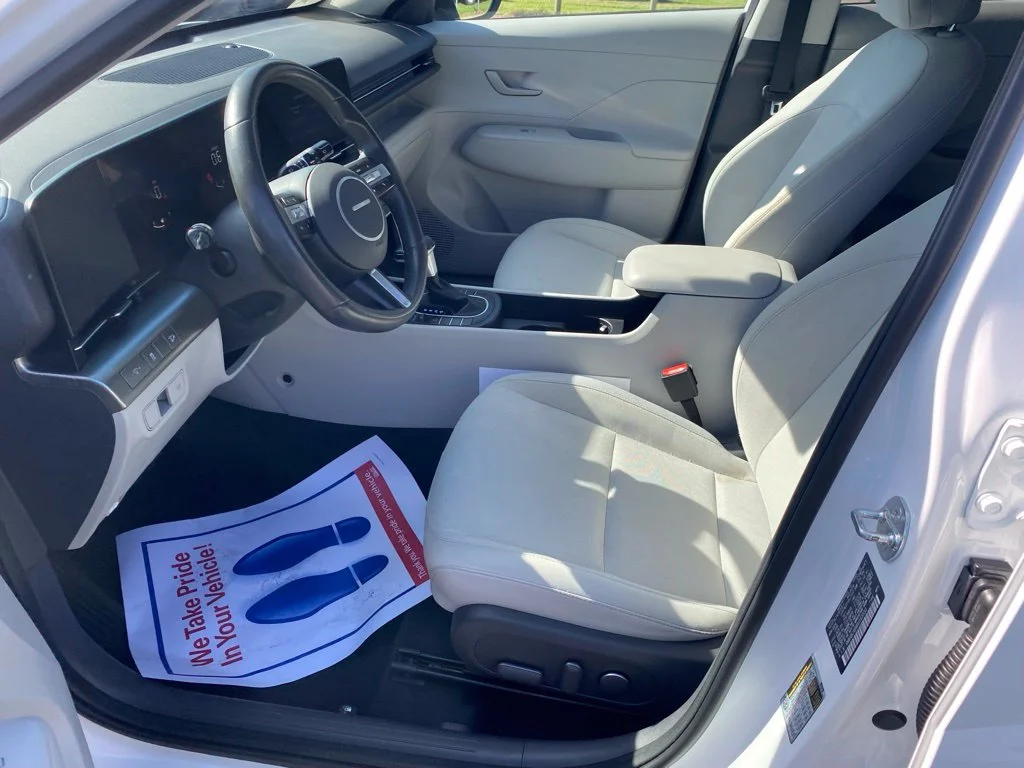 Used 2024 White Hyundai SEL image 4
