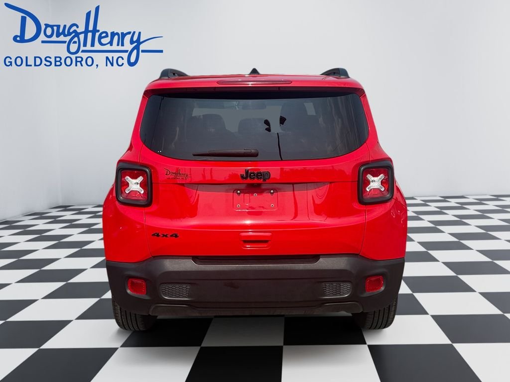 Used 2023 Red Jeep Latitude image 4