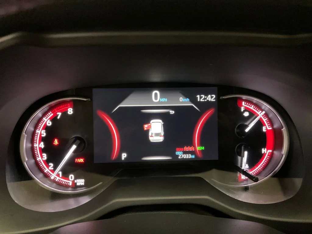 Certified Used 2025 Silver Toyota XLE image 19