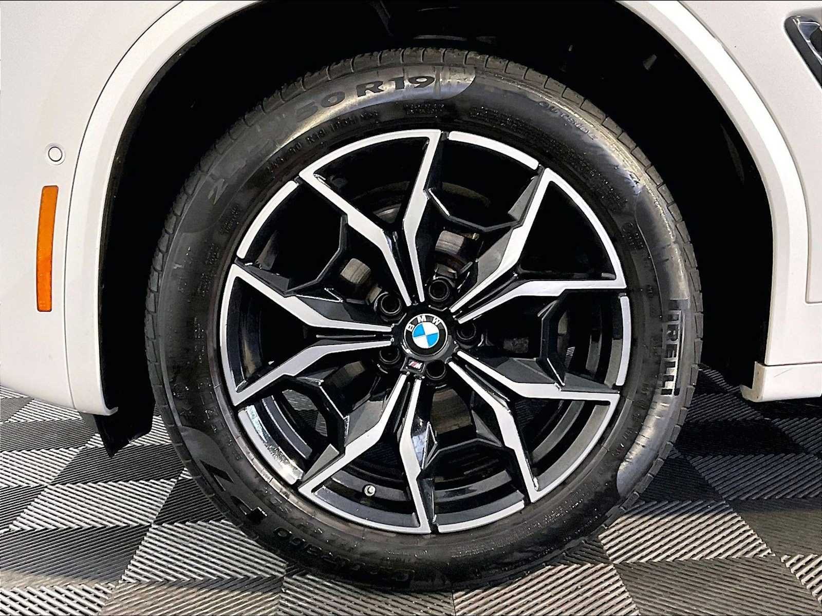 Used 2024 Mineral White Metallic BMW xDrive30i image 11