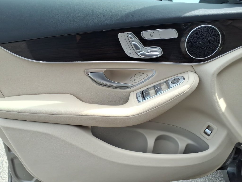 Used 2022 Mojave Silver Metallic Mercedes-Benz GLC 300 image 13