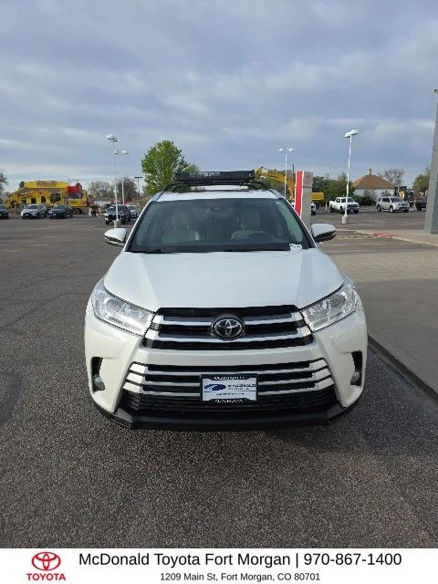 Used 2017 White Toyota XLE image 8