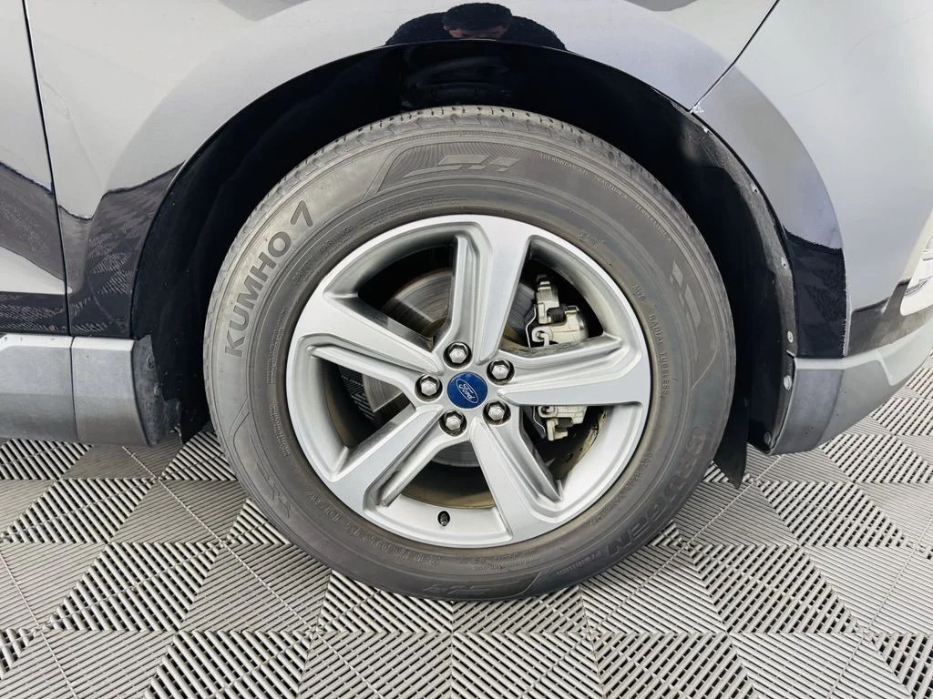 Used 2019 Black Ford SEL image 31