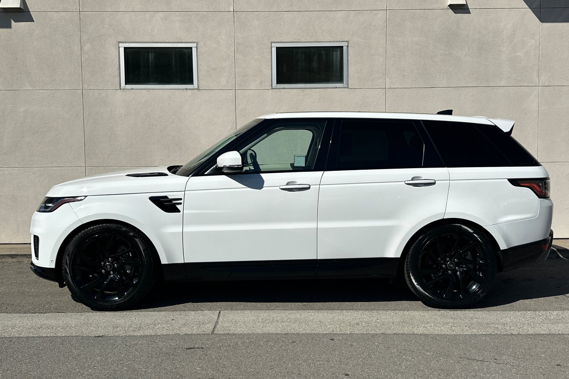 Used 2022 Fuji White Land Rover HSE Silver Edition image 5