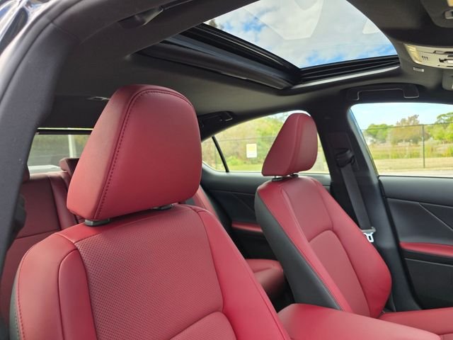 2025 Lexus IS 300 - Photo 11