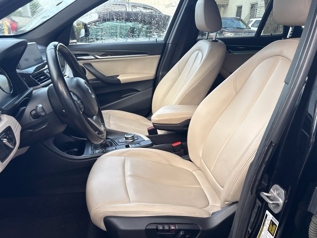 Used 2021 Jet Black BMW sDrive28i image 3